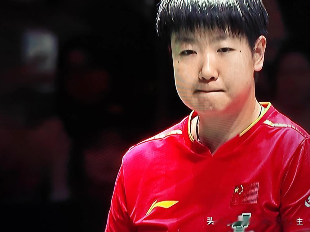 感觉孙颖莎今天身体好像出了点小状况，因为今天的这两场比赛，中国队都是只给孙颖莎报