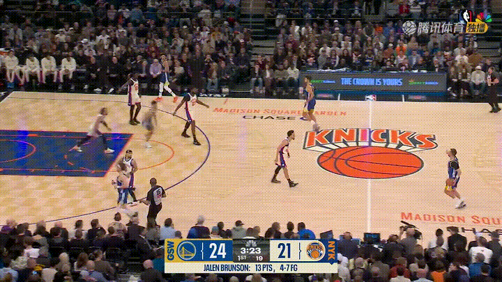 勇士大将斯宾塞真是太嚣张了！在今天勇士客场挑战尼克斯的比赛中，当时比赛进行到了第