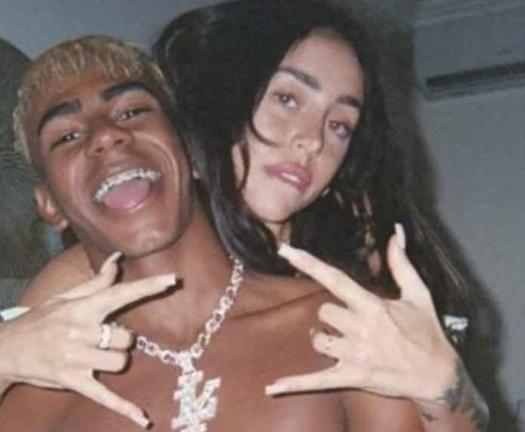 记者：亚马尔度假时与不是他女友的模特过夜，巴萨对此很不满

亚马尔续约争议 实况