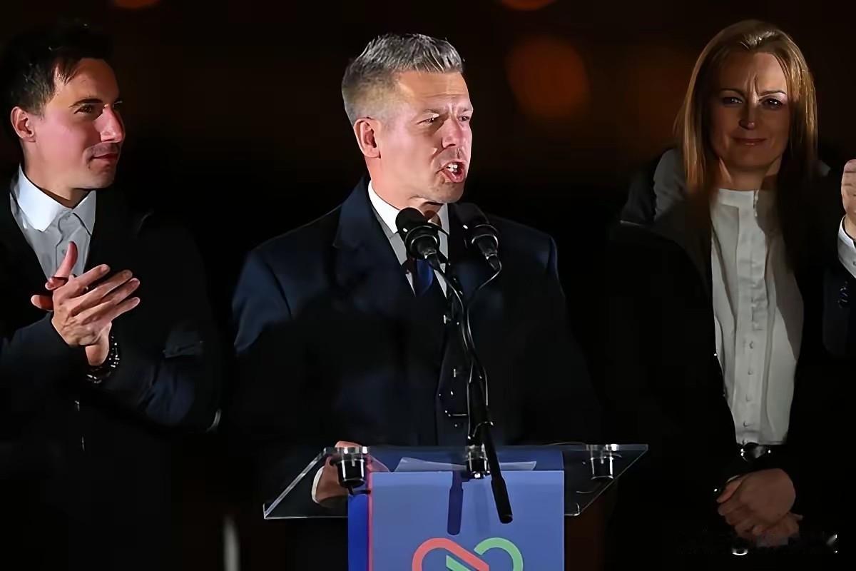 毛焦尔·彼得的执政思路，和欧尔班有什么不同吗？

匈牙利换了新的掌权人，做事的方