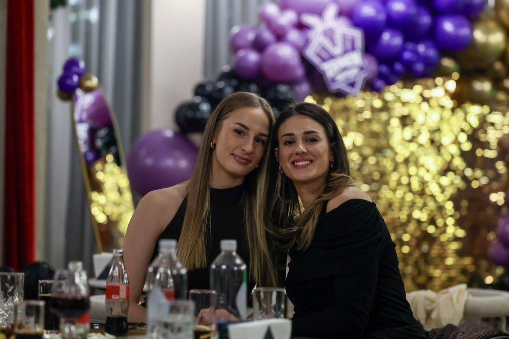 泽仁体育新年氛围搞起来了塞尔维亚和俄罗斯外援打扮，如何？世界女排新闻