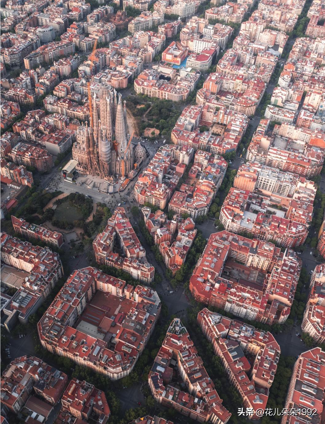 巴塞罗那的城市规划，可以用宏伟来形容
每次看到巴塞罗那整齐的网格状的城市规划，都
