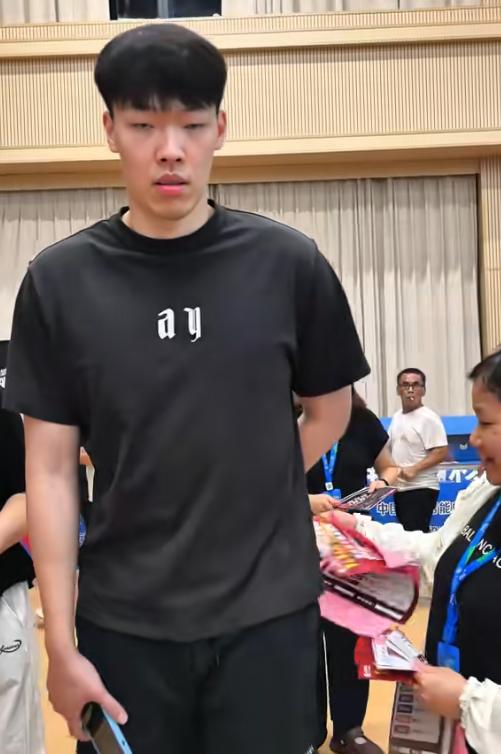 太唏嘘了！就在今天下午，知名篮球媒体人透露，广东男篮将做出一个让不少球迷意外的决