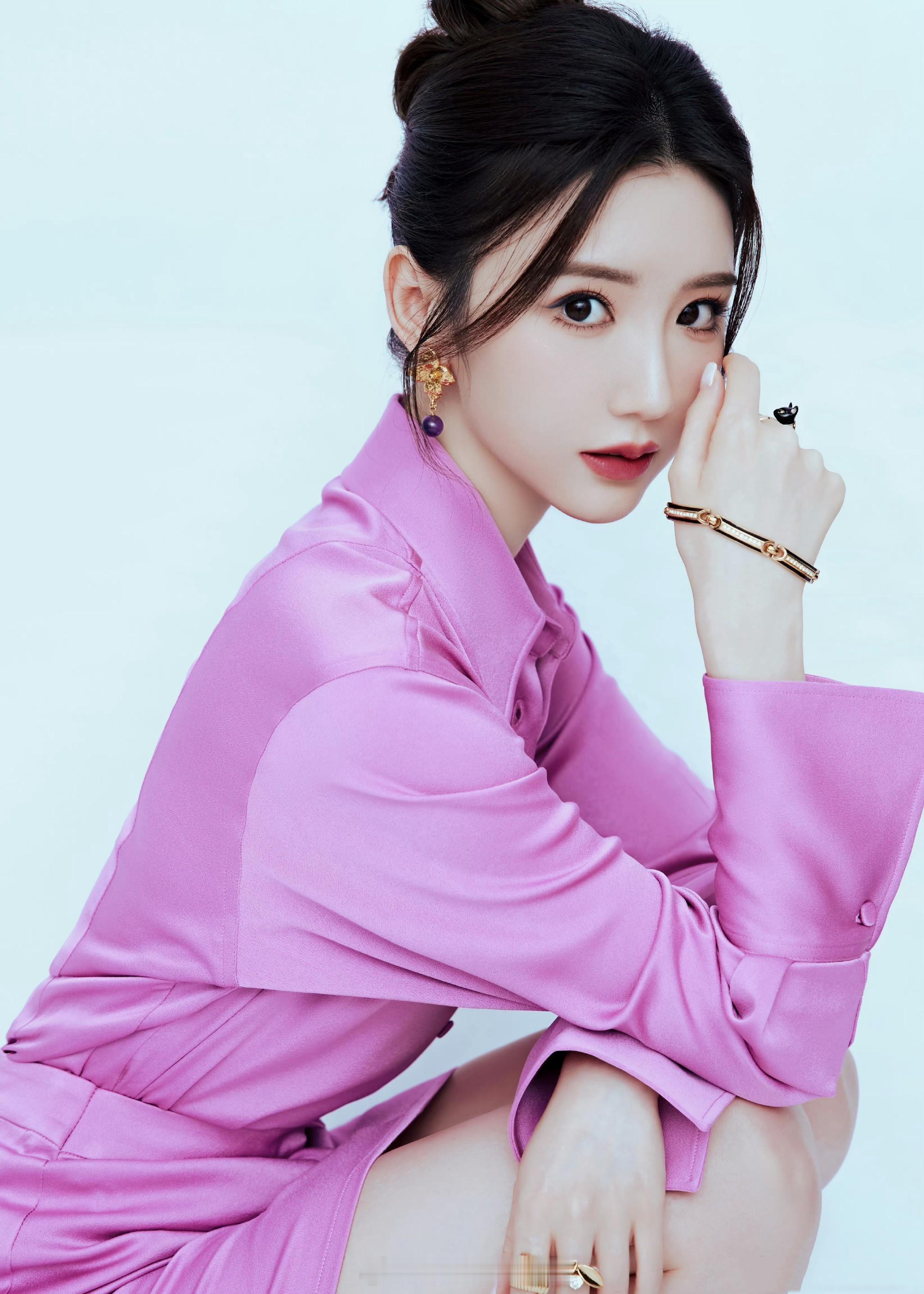 毛晓彤紫色的美女姐姐 