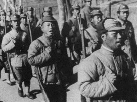 1930年12月30日，江西龙冈，浓雾封山。国民党第十八师师长张辉瓒带着9000
