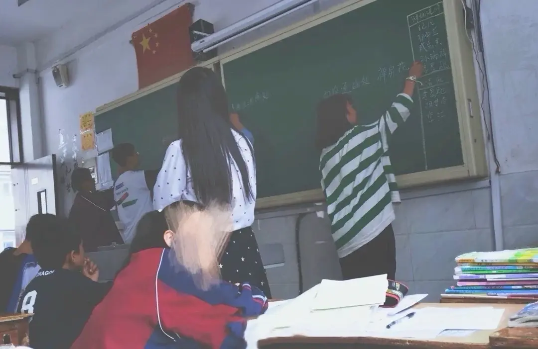 7年前了 又抽象又怀恋每一个照片都能想起。当时的人和事