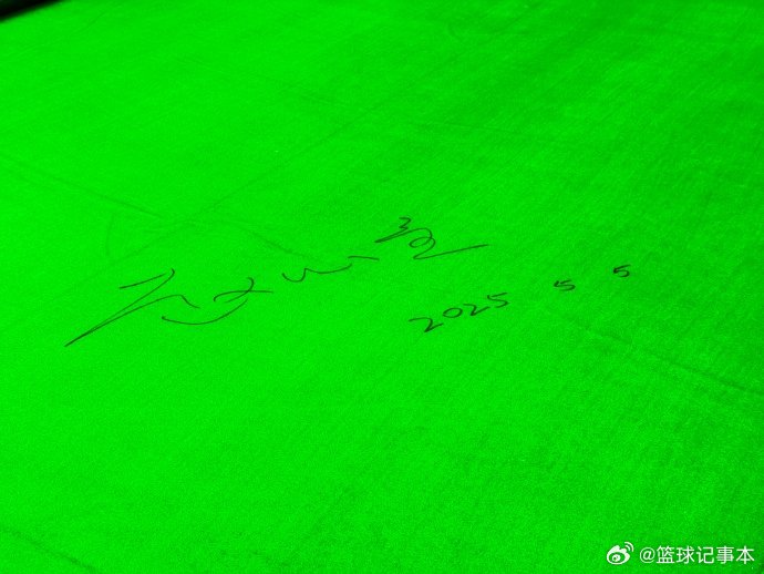 赵心童世锦赛球桌陈列博物馆荣耀定格，见证中国斯诺克高光时刻。世锦赛夺冠球桌，正式