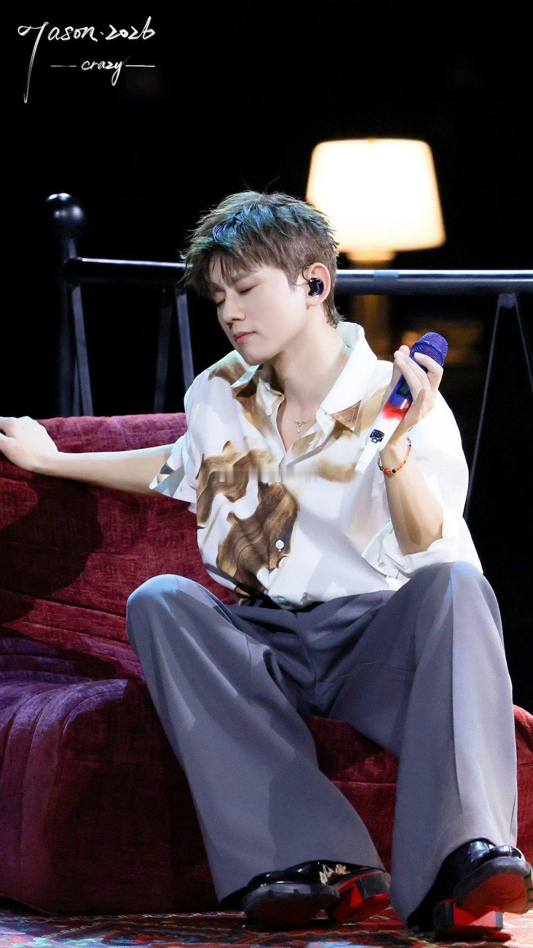 张杰鸟巢舞台叫斗转星移场场有心意，场场不一样，杰哥总能来给我们惊喜，斗转星移百分