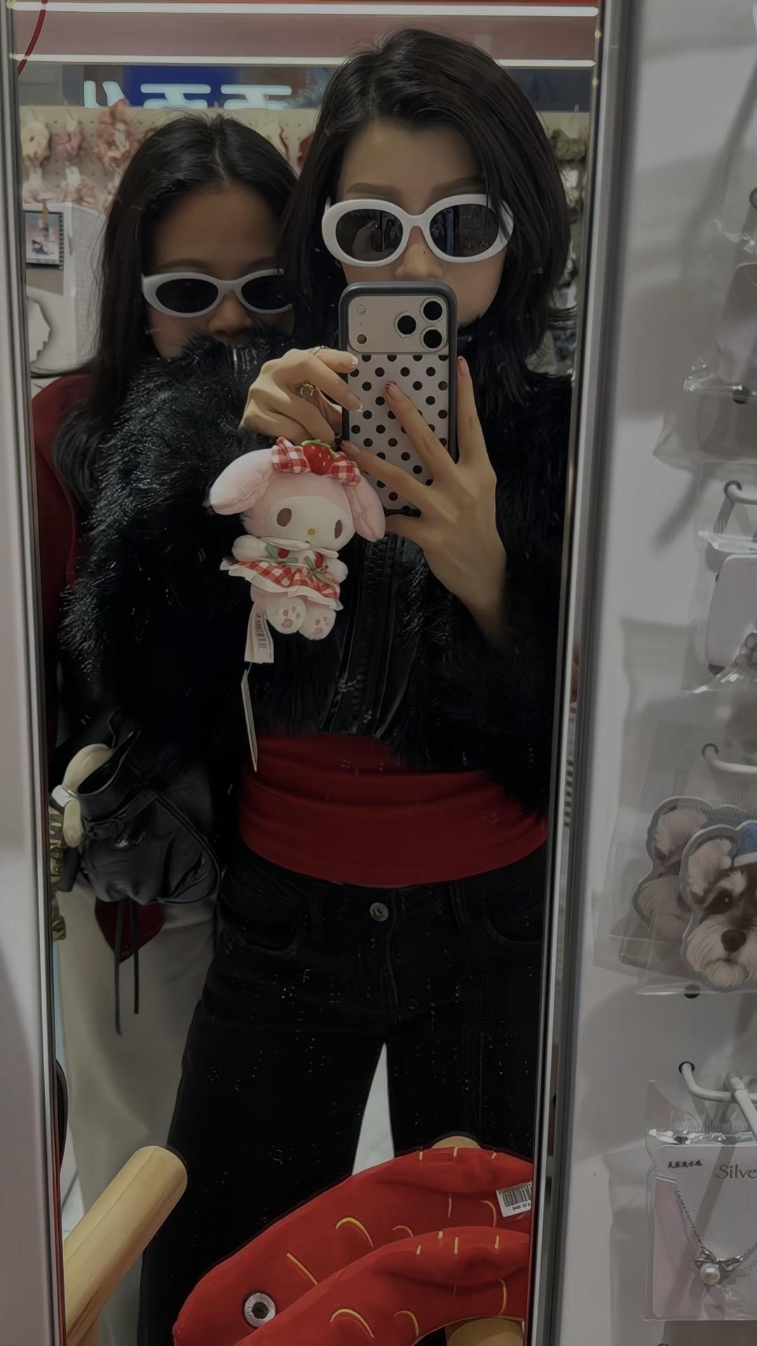 朋友是流动的 但挚友不是 年少相识 情比金坚 关系越好合照越少