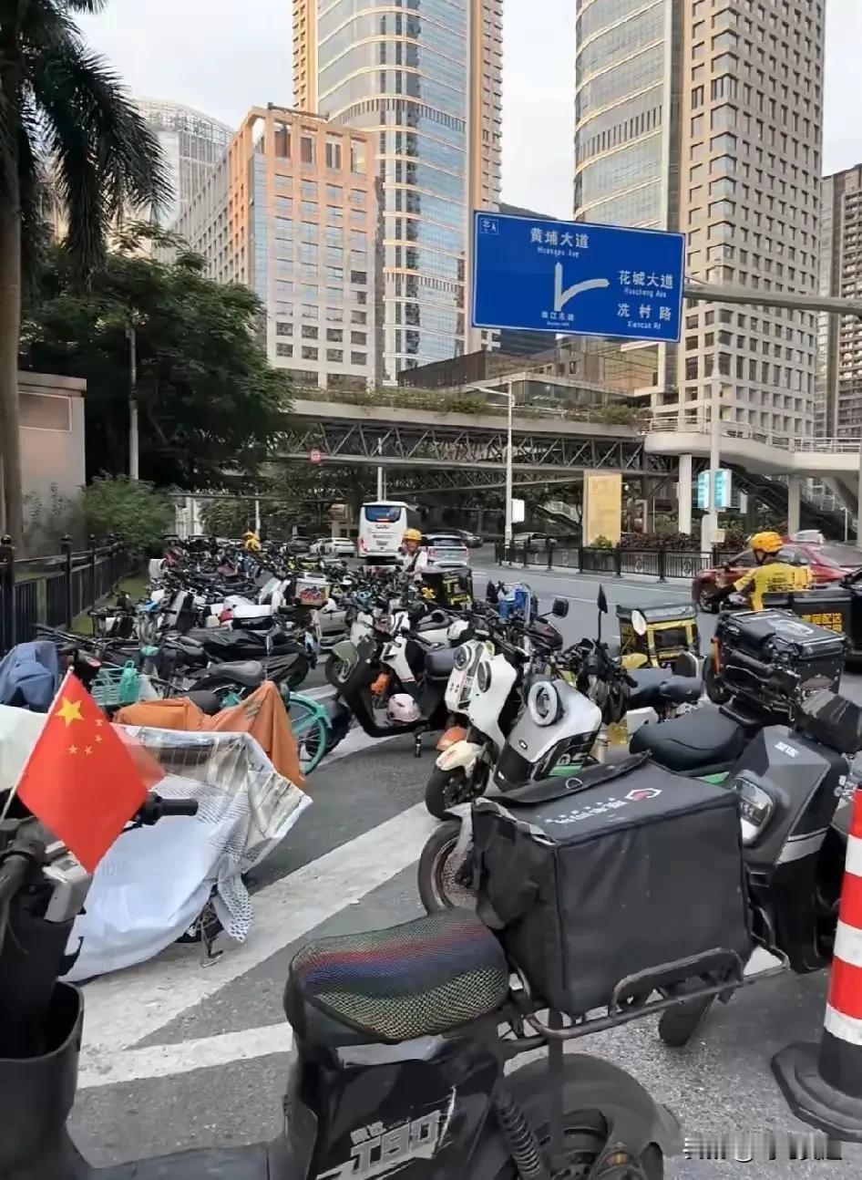 电鸡太多了，真的太多了，我走路都没地方走了，走路得走机动车道，我的天，这怎么搞，