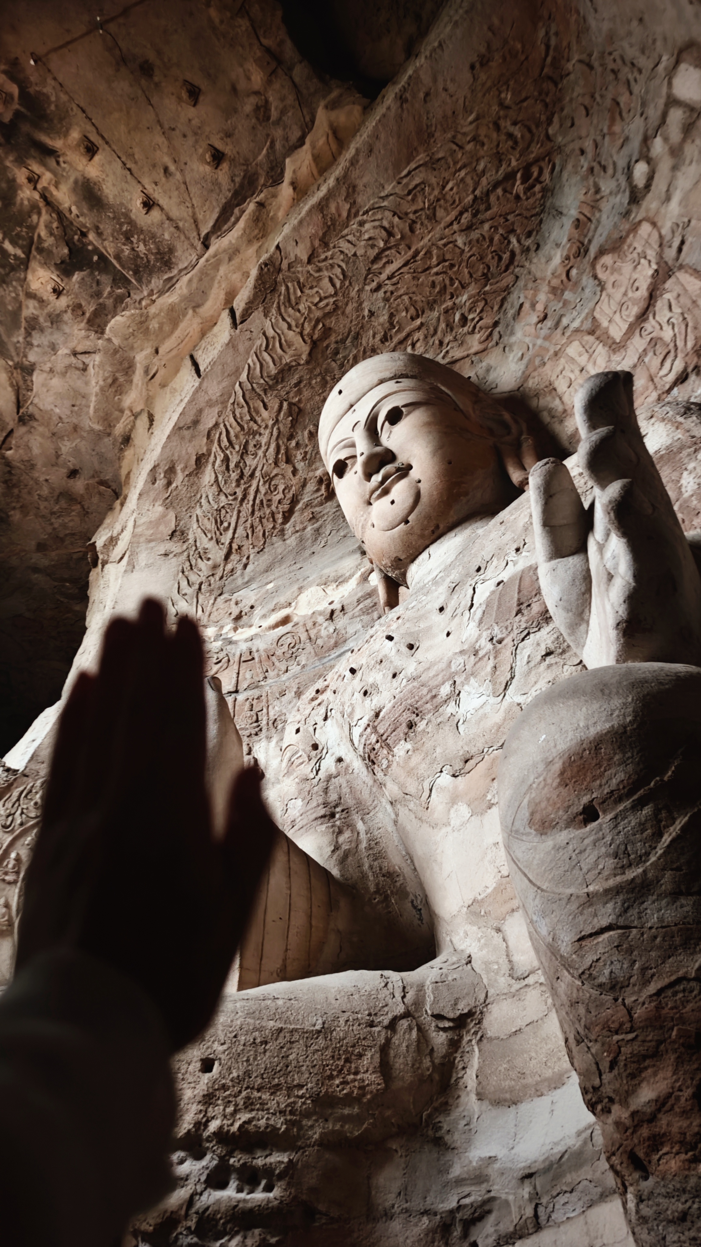 穿越千年，云冈石窟#同程验客# 抵大同，至云岗，石窟即现，绘北魏辉煌。佛像千尊，