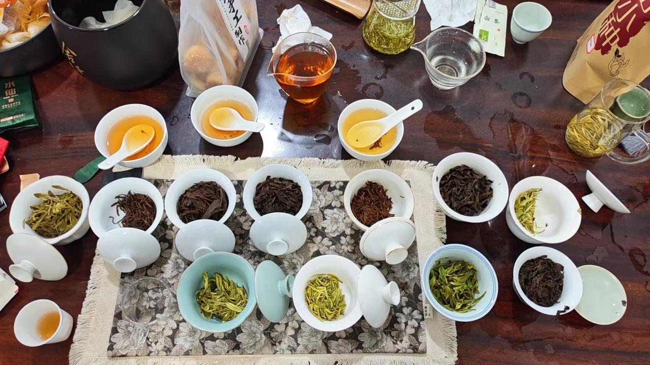 哪个茶好？
最近在县里培训，每天开心上课，下课喝茶，我们虽然以做安吉白茶为主，但