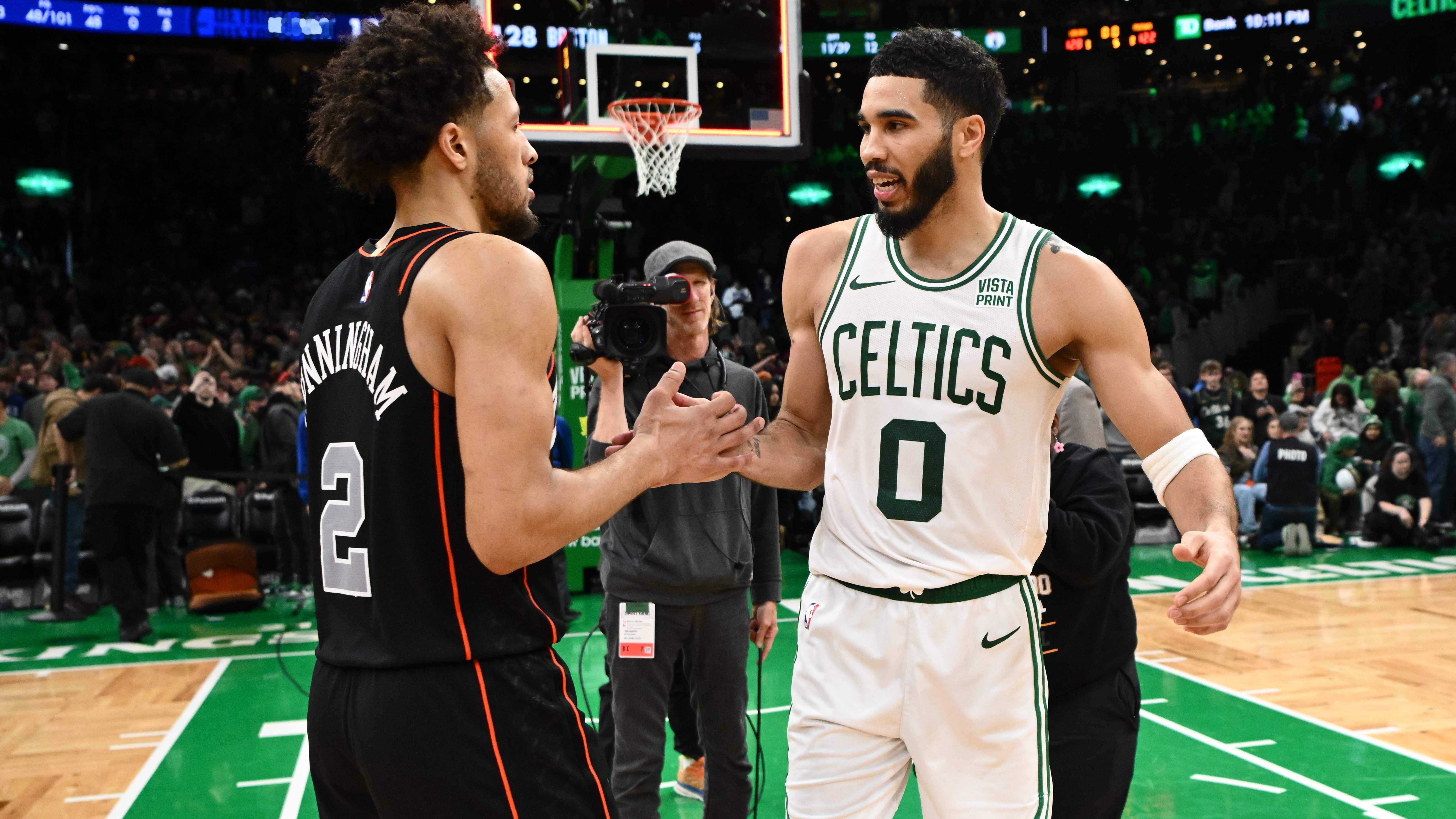 这两位现在越来越像了都是同位置脏活累活一把抓 主攻效率不够但是围绕他们搭配好阵容