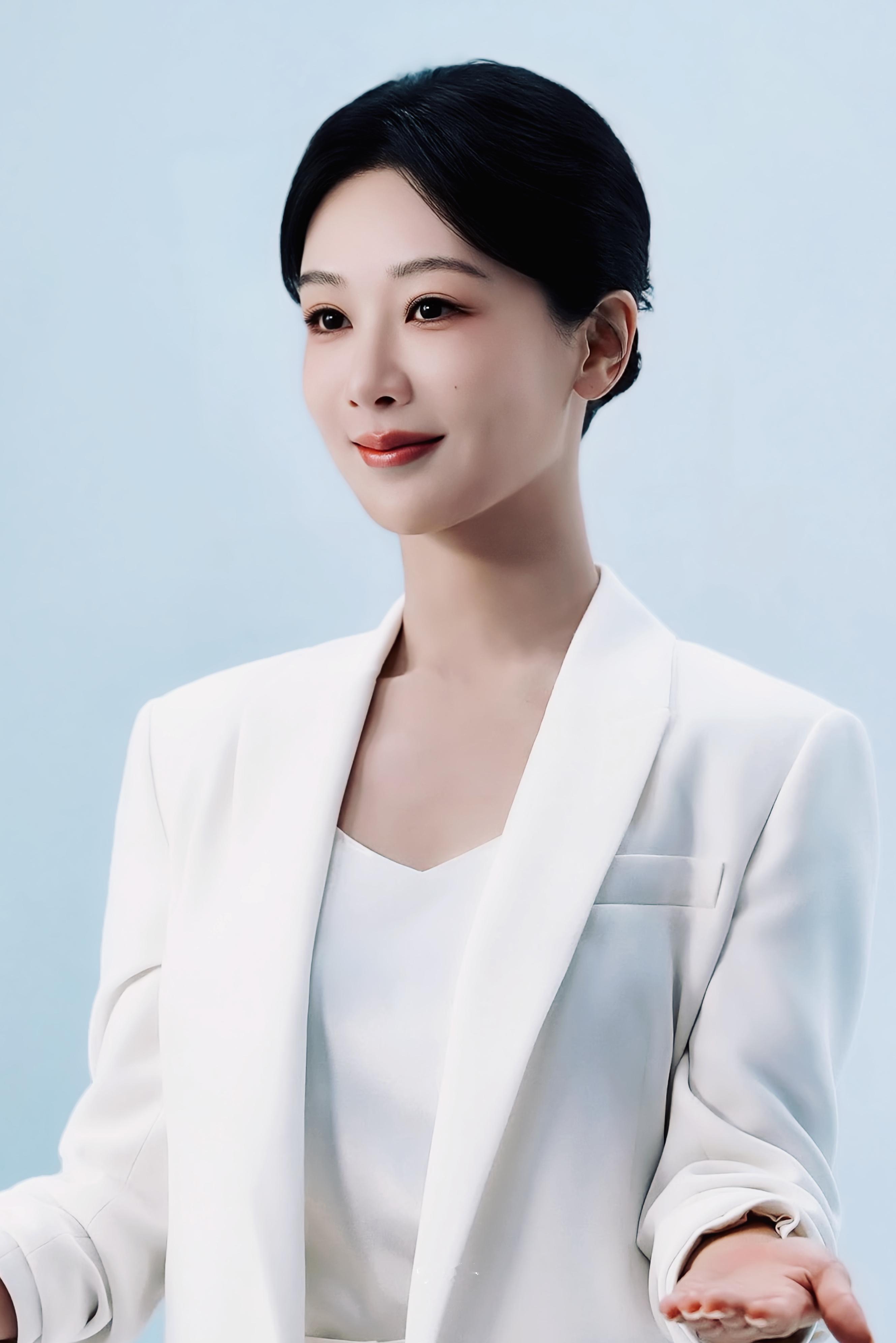 皓月清凉， 你是人间曙光；人海冷漠， 你是人间炽热。