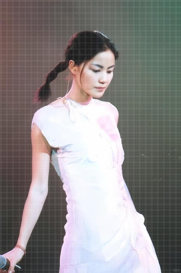 王菲的“不解释”，为什么我们学不来？ 
