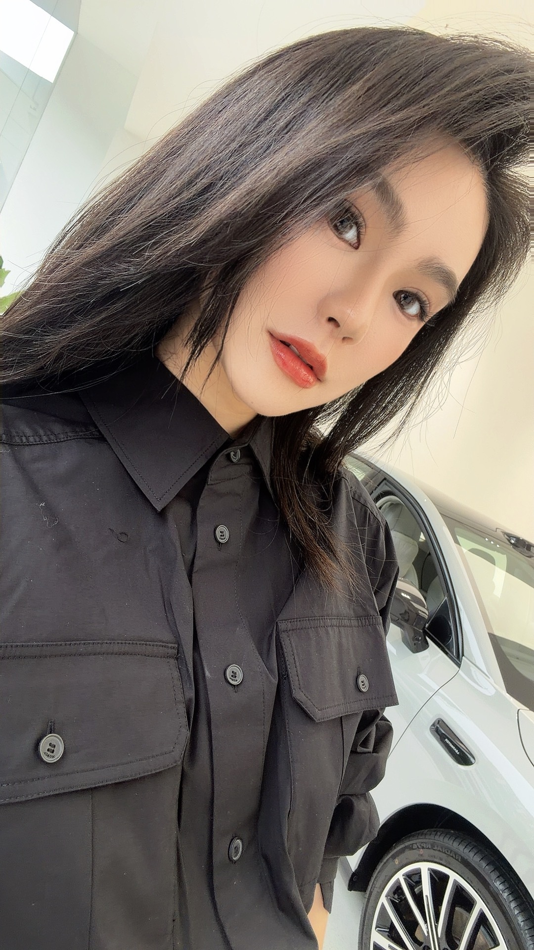 今天很曼妙！黑衬衣姐姐可不可以？图2是我新的补妆粉饼，好用！！！ 合肥·裕田汽车