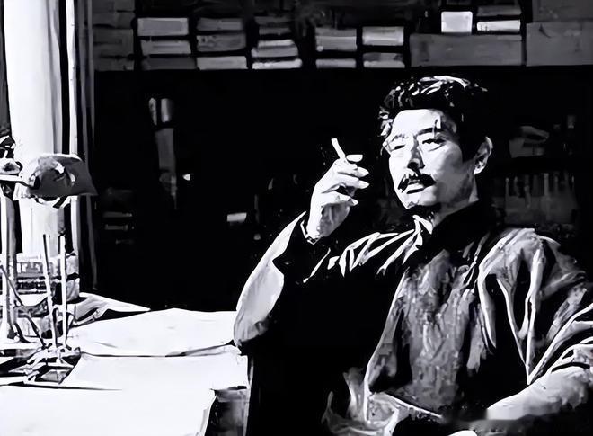 “自称盗贼的无须防，得其反倒是好人，自称君子的必须防，得其反则是盗贼。”——《而