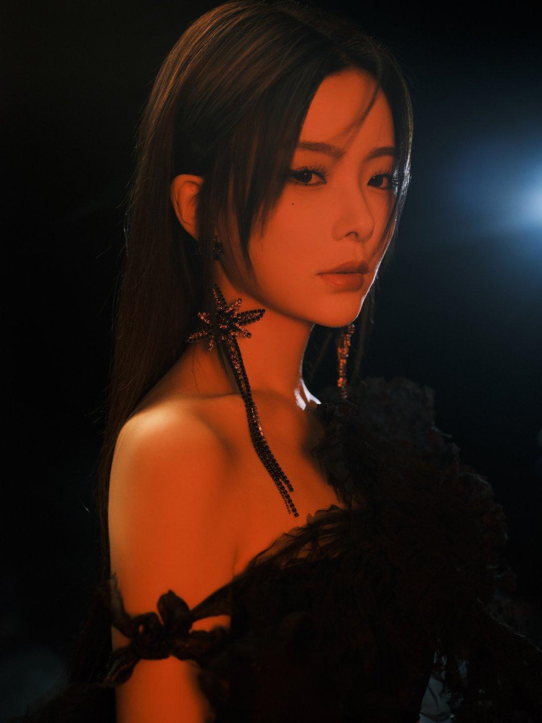 #硬糖少女303##陈卓璇# 今日份糖妹新鲜物料陈卓璇新歌请你MV工作室更新花絮