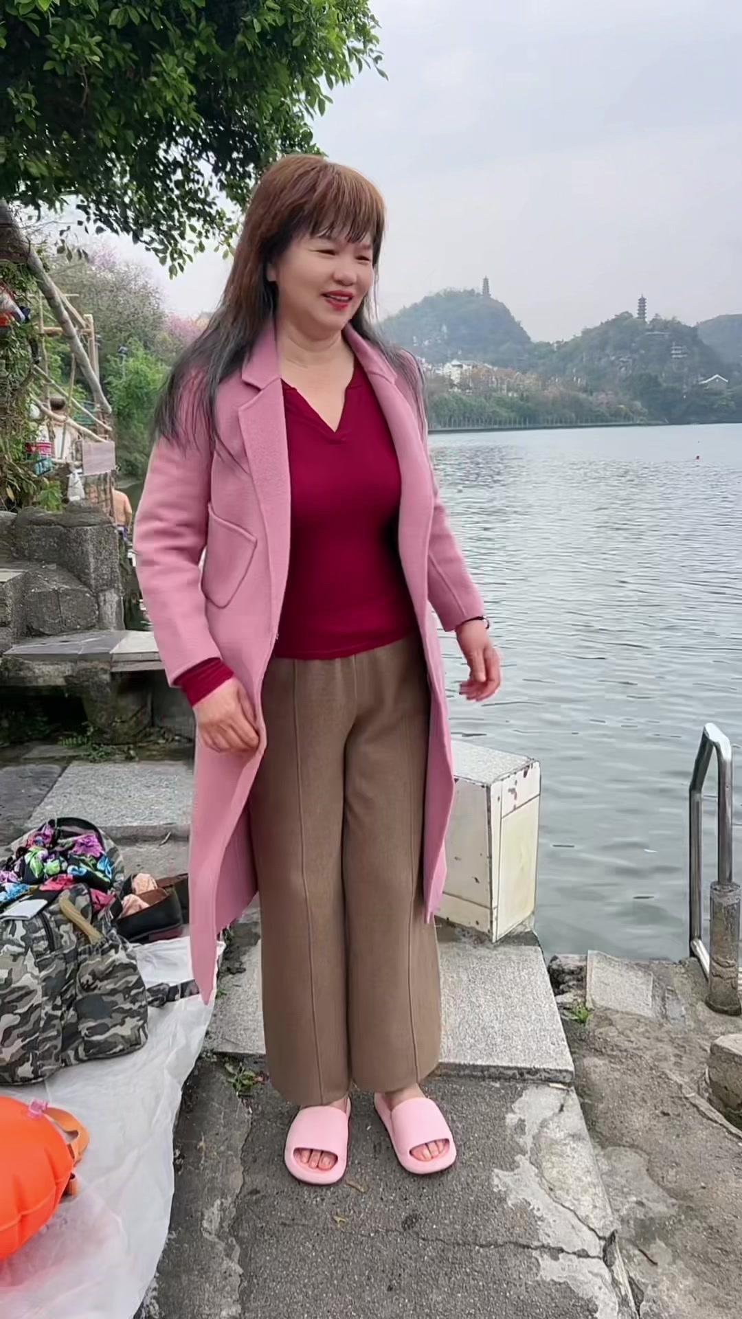 🏊风是信使，浪是我的勋章。在水波荡漾的地方，我找到了自由的灵魂。冬泳...