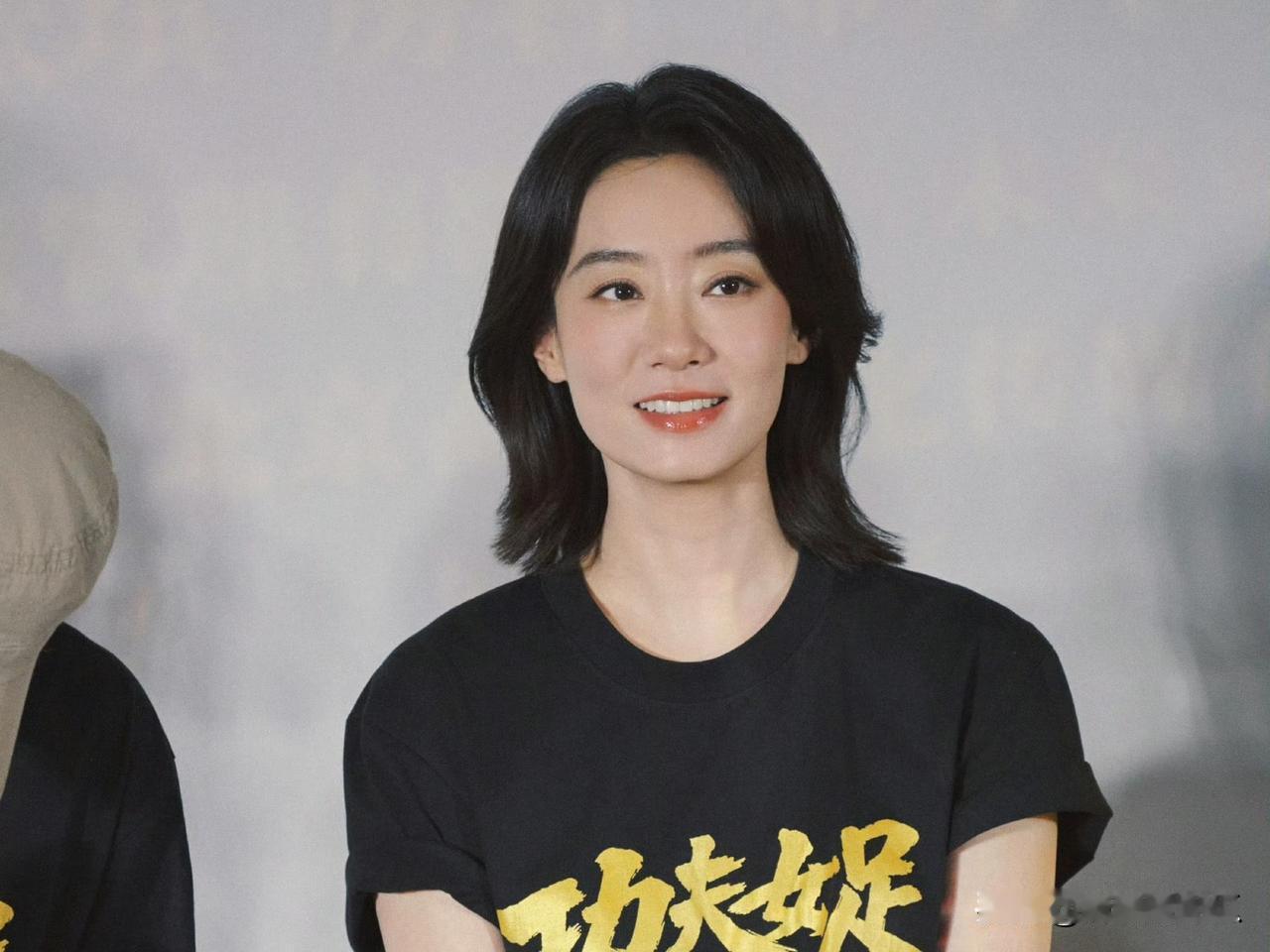 说实话
这一次张小斐团队太老实了
本来大家都安安静静地就挺好，但是迪丽热巴这边疯