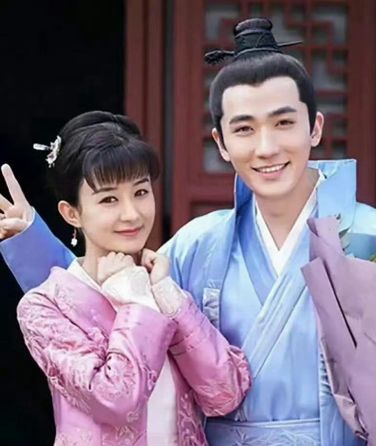#朱一龙赵丽颖合影旧照# 梦回知否我的明兰和小公爷了[哇]真的是全剧意难平，当时