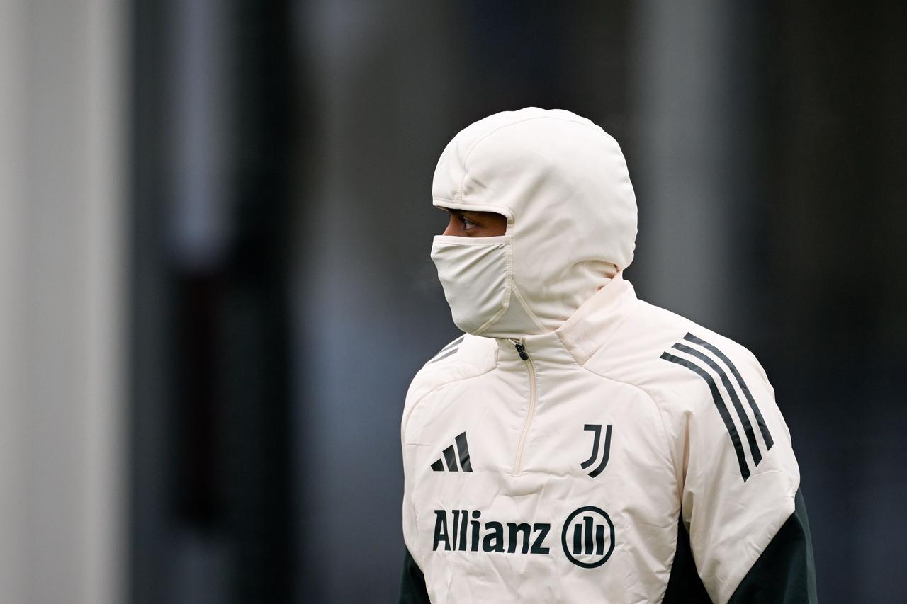 尤文图斯备战欧冠，球员新造型亮相。第一个有难度，后俩送分题