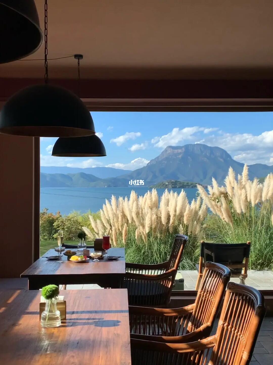 谁懂❗️在这些窗前我真的坐了一下午❗️