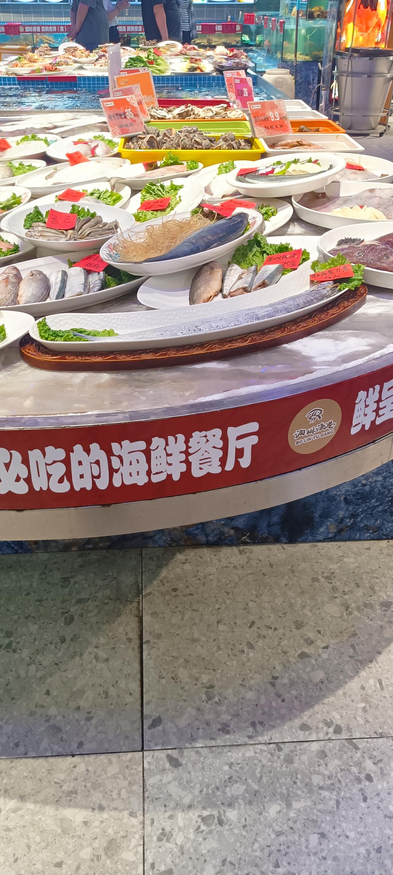 婆婆就是把我当女儿，真的不拿我当外人。
这是我老公和我婆婆第二次在一起吃饭，我老