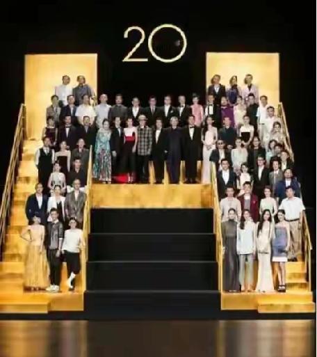 华谊兄弟沉浮记：从影视一哥到破产重整，8年亏光82亿，1140万债务压垮巨头
 