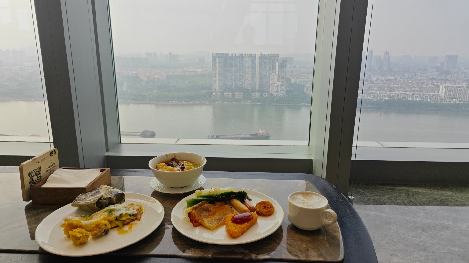 看着江景吃早餐[干饭人] ​​​