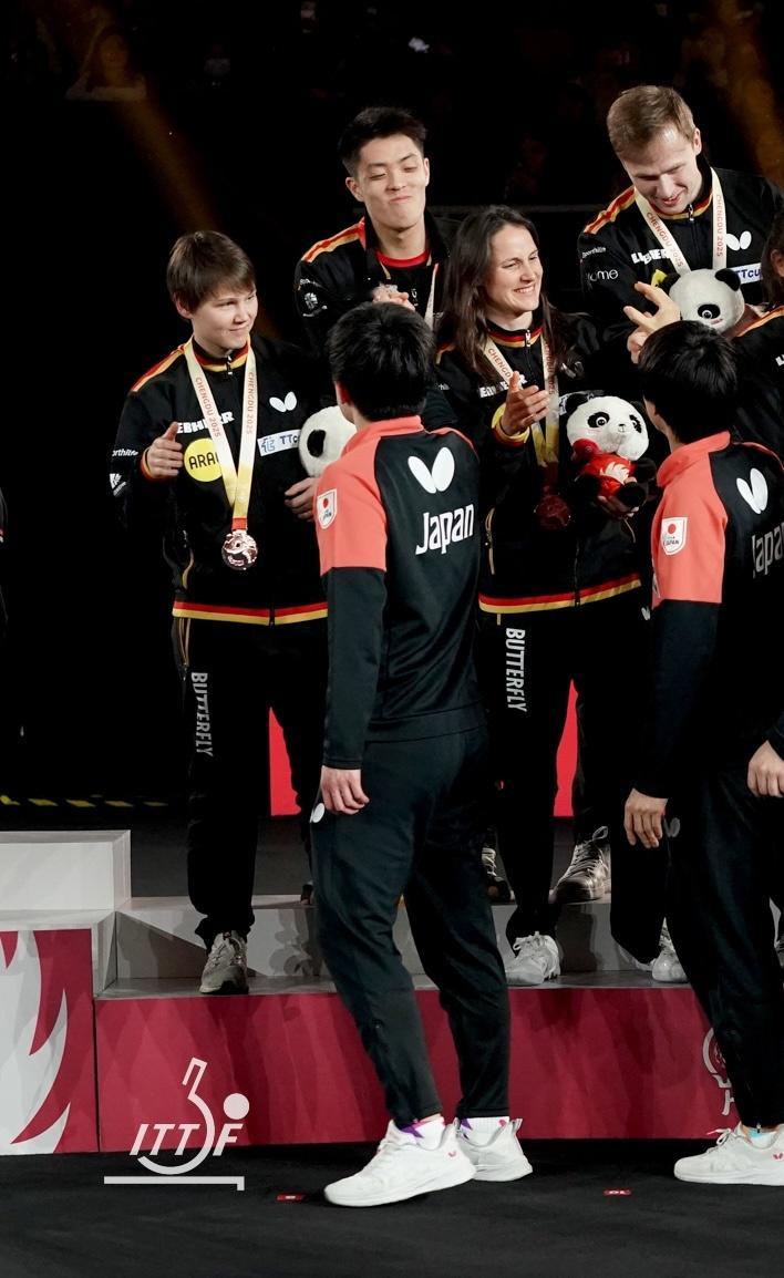 张本智和张本智和2025成都混团世界杯 颁奖仪式图集📷 