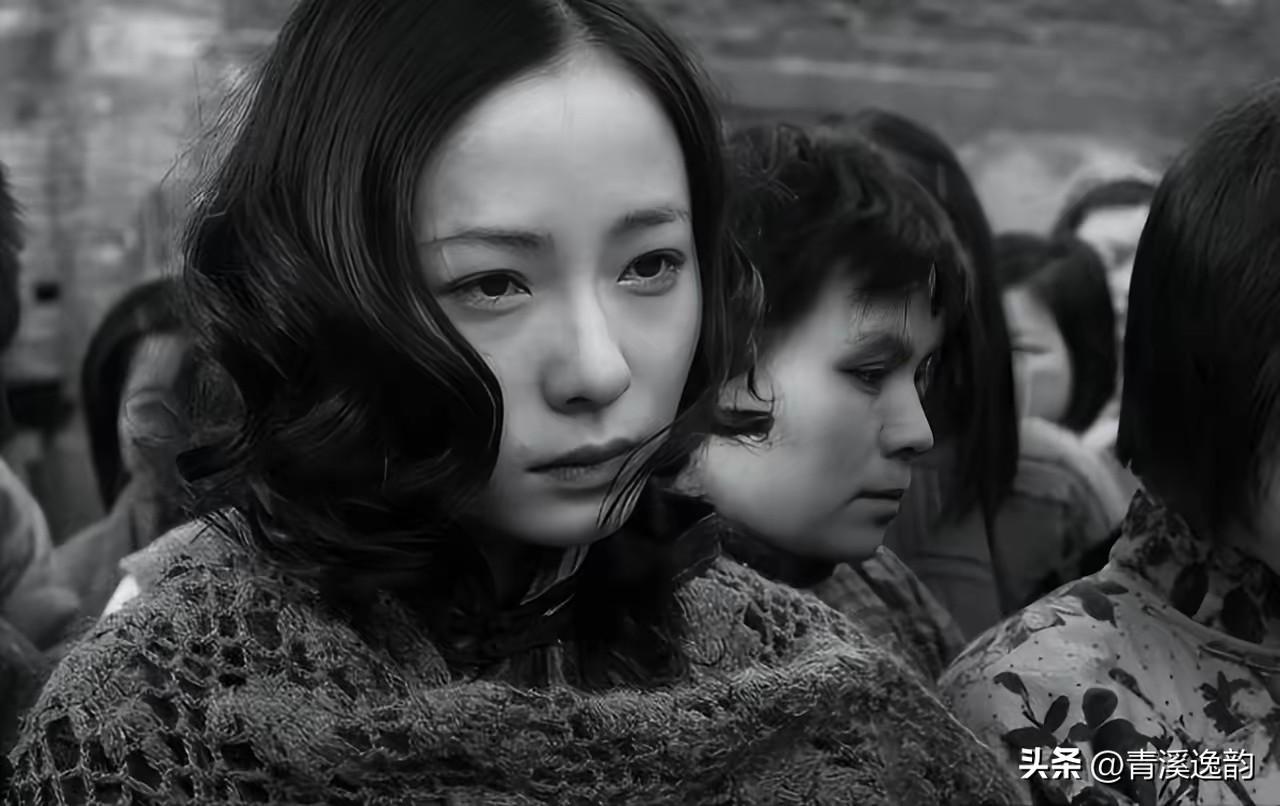 1940年，身为有夫之妇的袁竹林被日本兵强奸，怀孕之后，日本兵让她躺下，随后在她