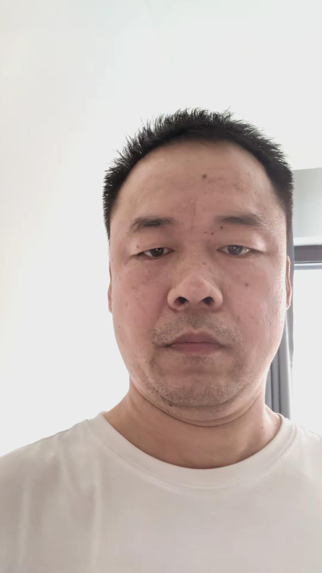 中年打工族 大龄打工人 没有背景的打工人 个人工作形象