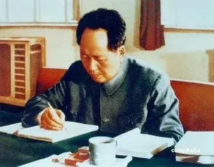 再次重温毛主席的《为人民服务》，感悟毛泽东思想:
我们的共产党和共产党所领导的八