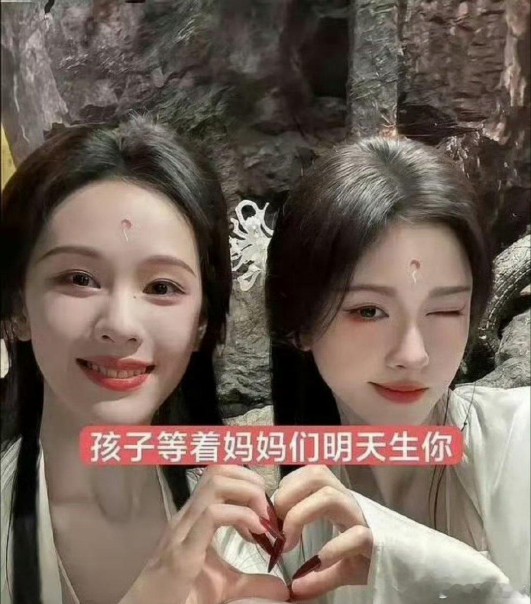 感觉陈都灵再给鞠婧祎让妆 