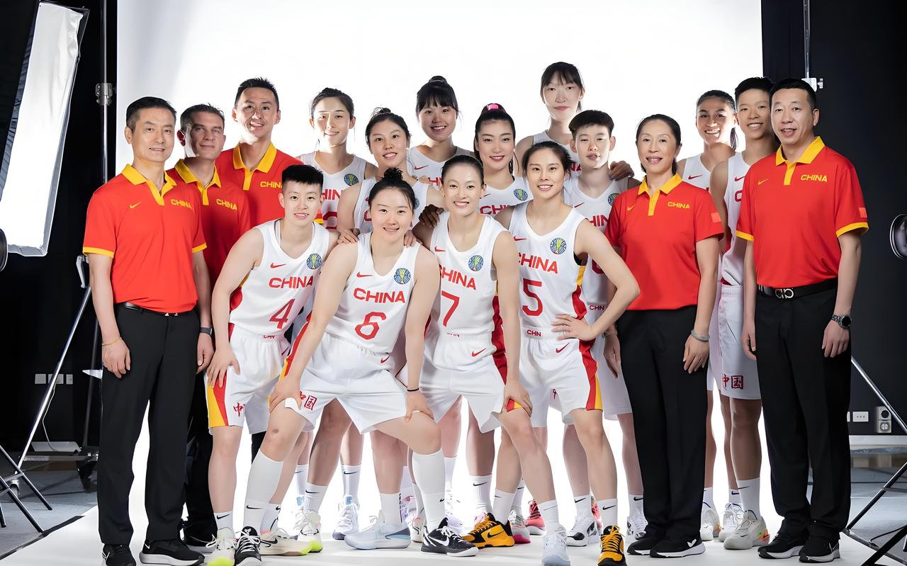 中国最好的篮球教练是谁? 要说中国最好的篮球教练，还真不好评判。像蒋兴权老爷子，