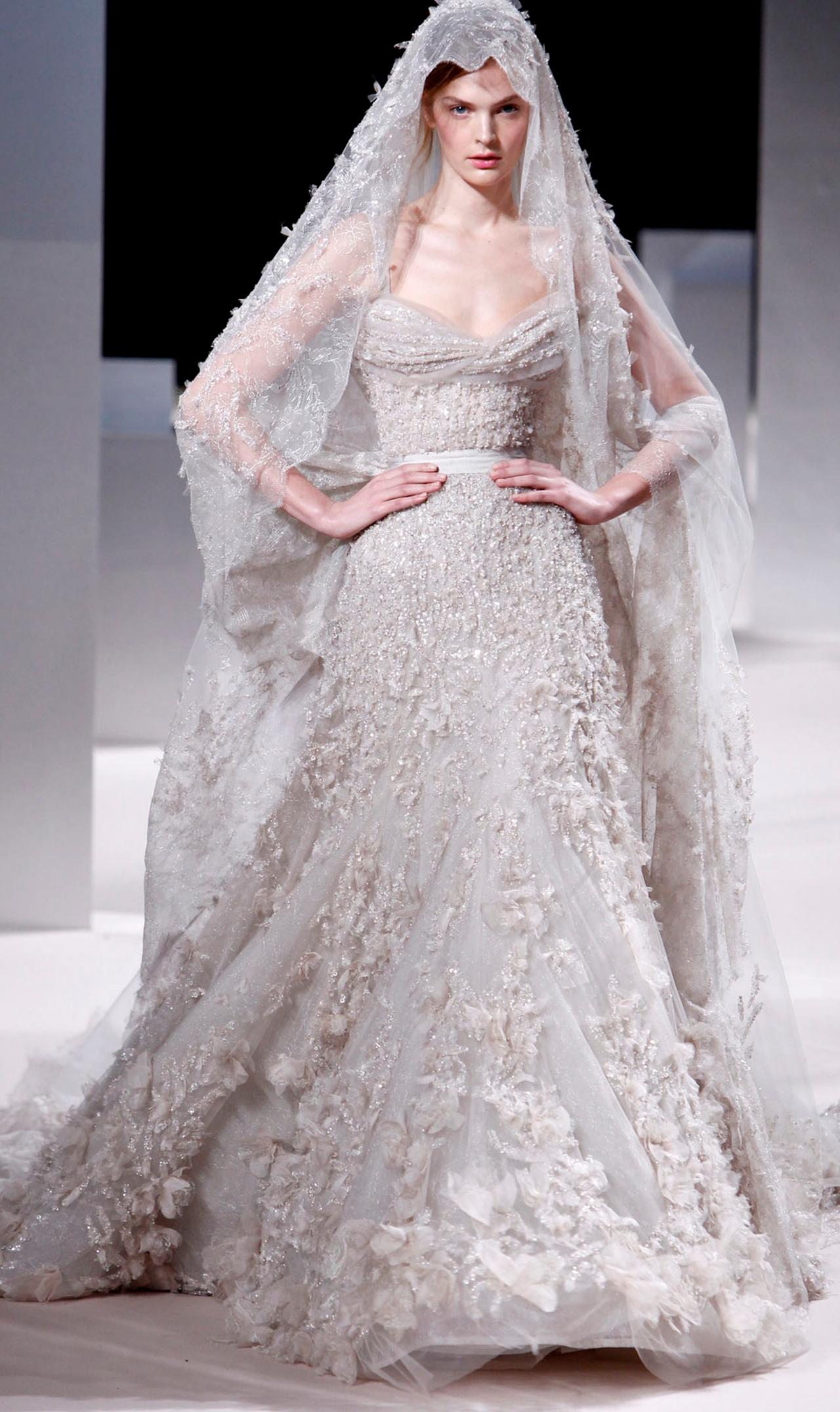 秀场回顾|Elie Saab2011春夏高级定制

堪称"仙裙美学"巅峰之作，以