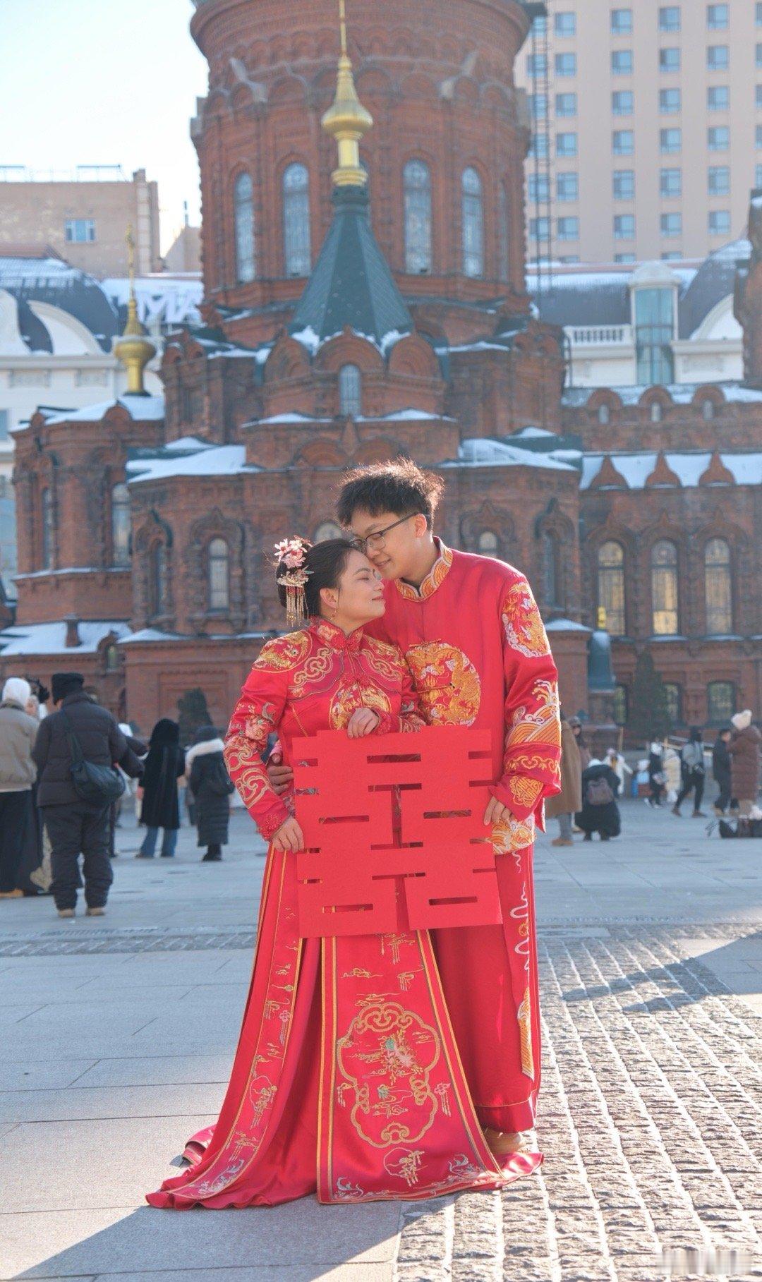 尔滨冰雪婚礼报名创新纪录超1.4万对太浪漫了，这样的婚礼时刻恐怕一辈子不会忘记，