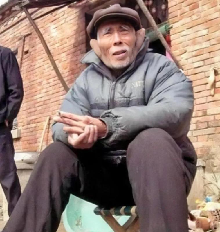 1949 年，杀害过小萝卜头的国民党特务杨钦典，偷偷将 19 名革命志士放出监狱