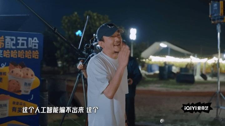 邓超把裤子穿成抹胸了鹿晗不允许邓超自己丑哈哈哈哈哈 邓超的裤子又遭殃了，直接从腰