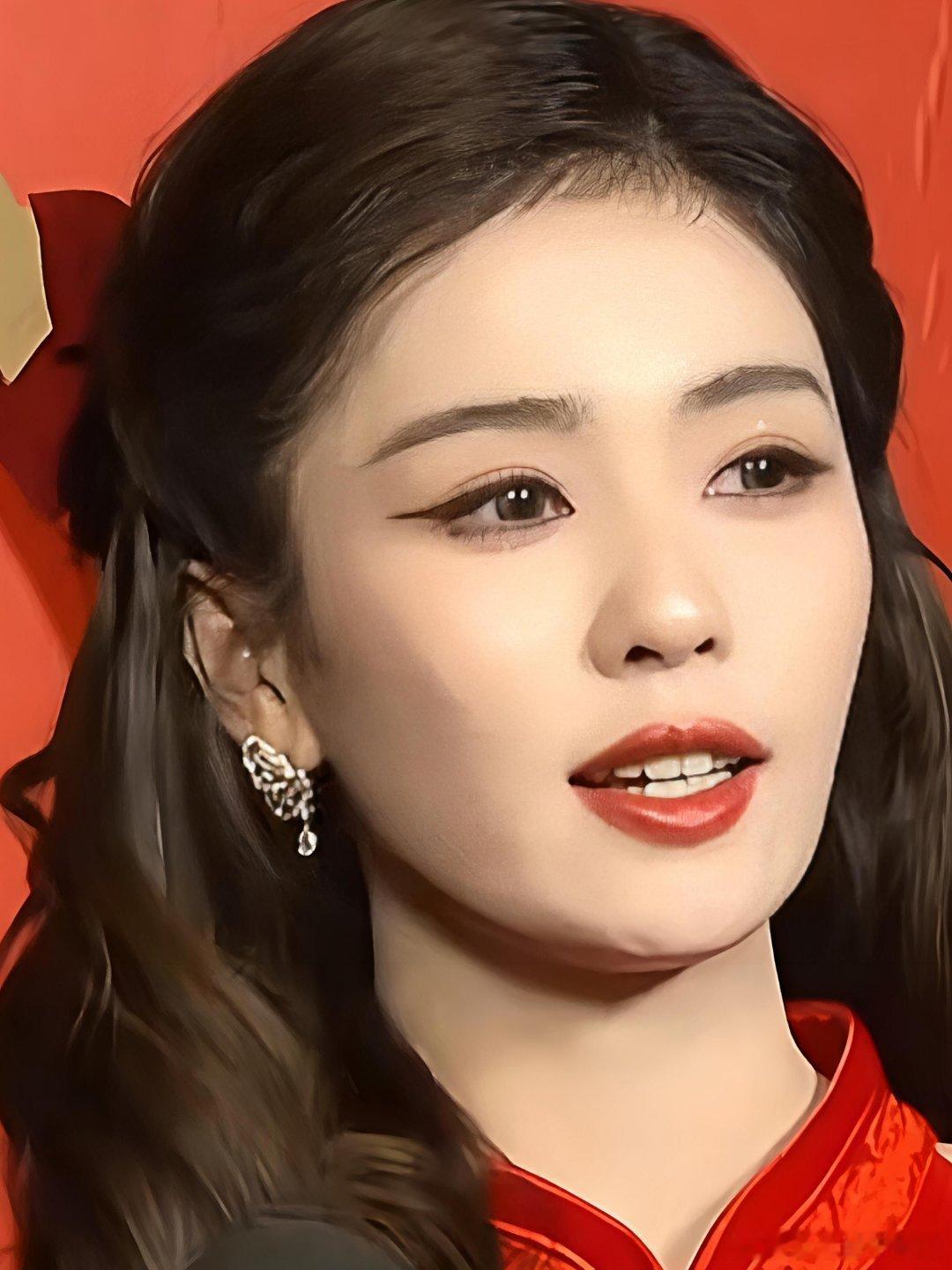 白鹿春晚造型|会说话的新年耳环白鹿同款灵动蝴蝶耳环，bulingbuling亮闪