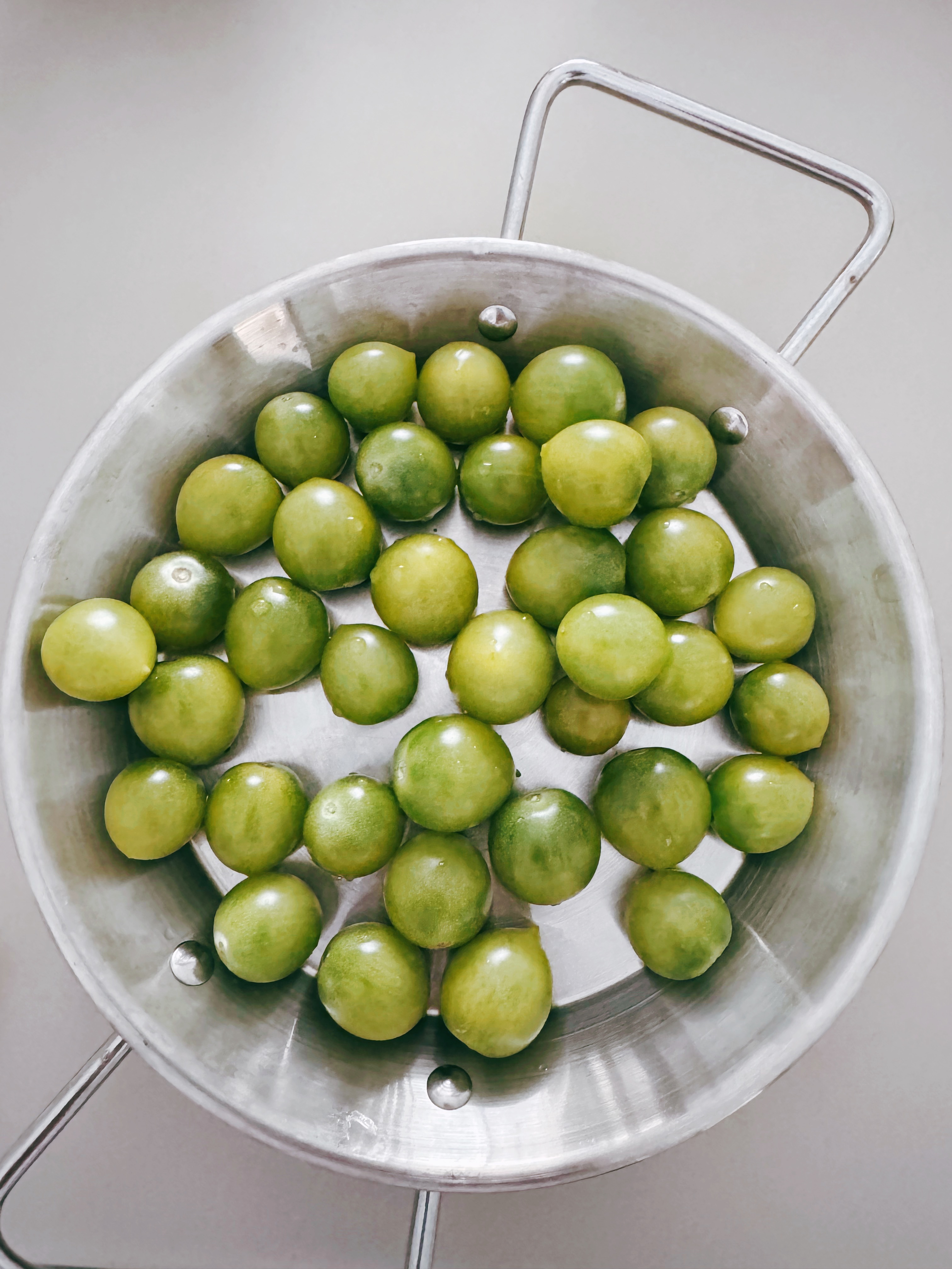 生活手记  早饭(不是)…饭后水果，吃了半盘子了，怎么能让嘴停下？嚼口香糖去了