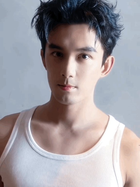 吴磊未来战士造型吴磊胳膊好明显的分层有一说一，今天是清爽男大生吴磊，也是看到赵吉