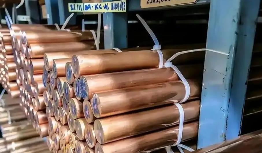 美国这次彻底蒙了，最近美国大量存积了铜，把铜价炒上天去了，中国也不打算惯着美国，