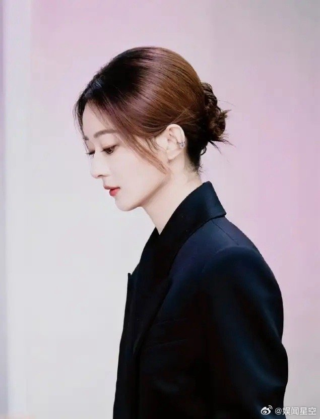 赵丽颖扛剧实力依旧权威！王子文刘宇宁《玫瑰丛生》首日热度21555，首日播放量5