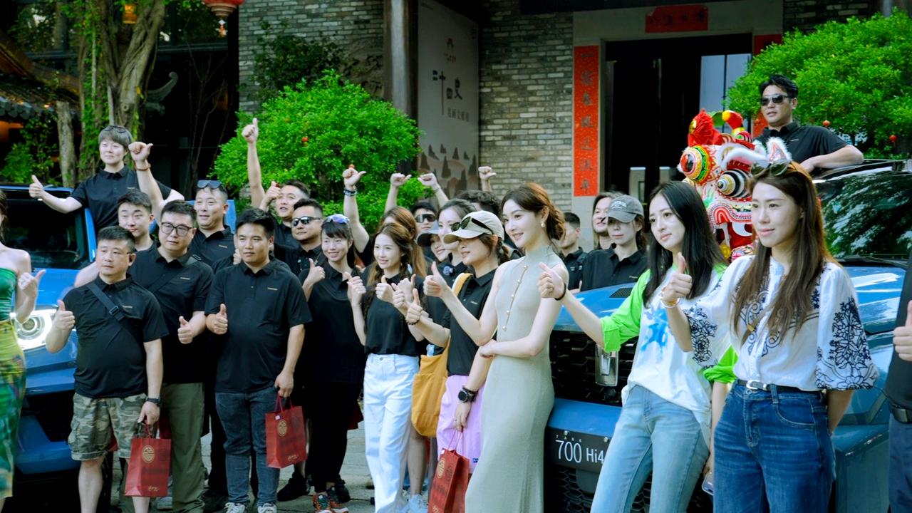 当几十台坦克700驶过街头，路人追着问‘怎么加入’的时候，它已经赢了 ！

你以