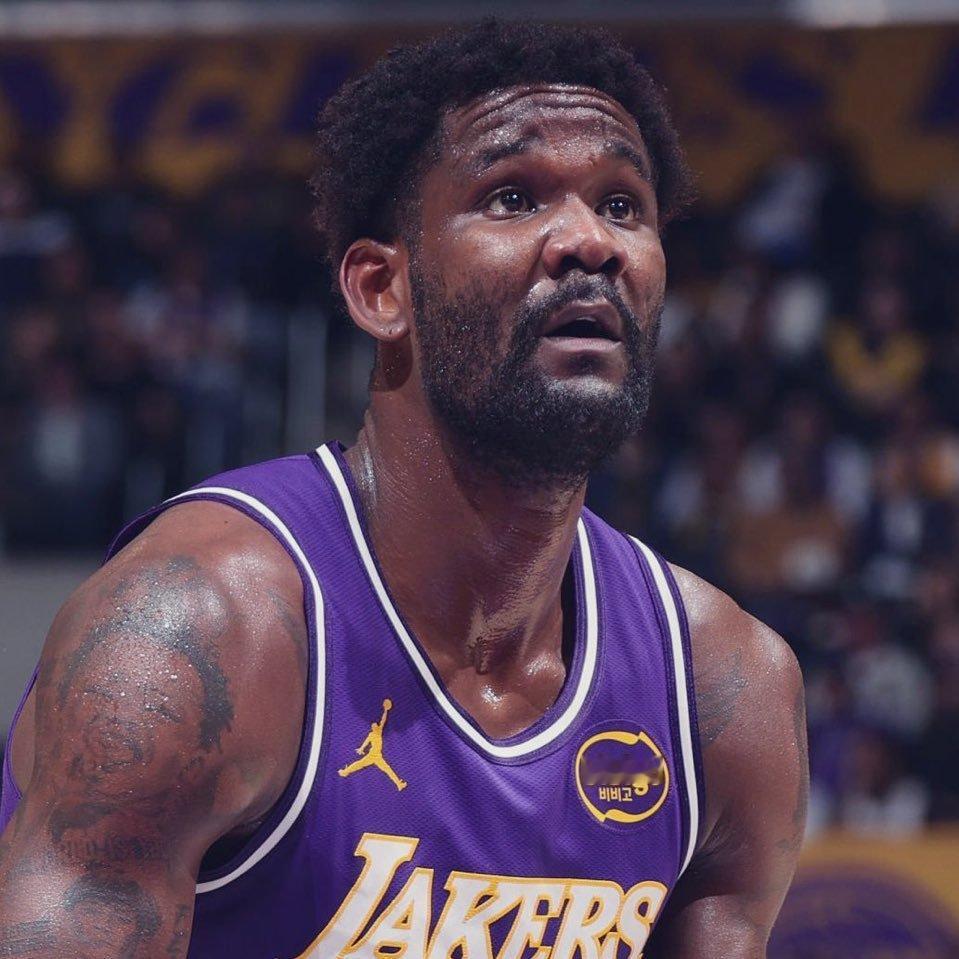 奥斯汀·里夫斯表示，德安德烈·艾顿是湖人队能否取得成功的决定性因素“那家伙就是个