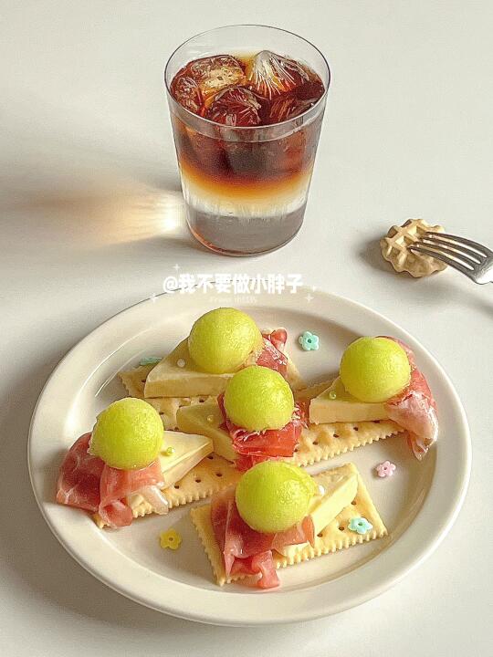 低卡漂亮饭｜玫珑蜜瓜🍈芝士火腿苏打饼干