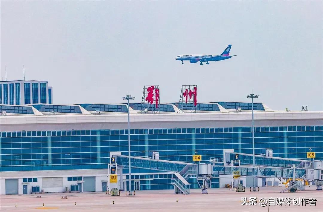 鄂州花湖机场封神！115条货运航线全国第一，内陆城市竟成跨境贸易王者
 
谁能想