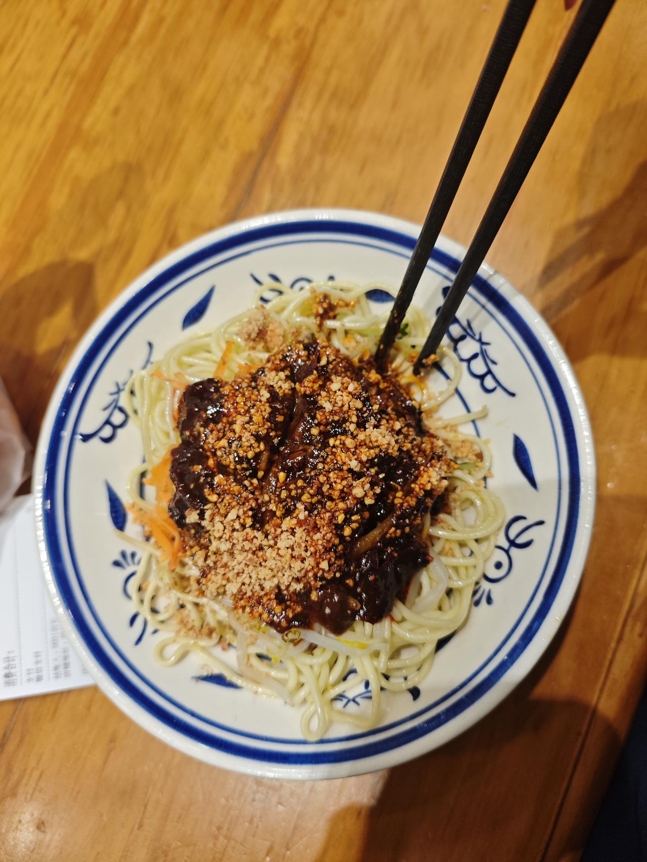 四川成都凉面怎么变样了？之前吃的时候不是这个样子呀
但味道还不错红油手工凉面 成